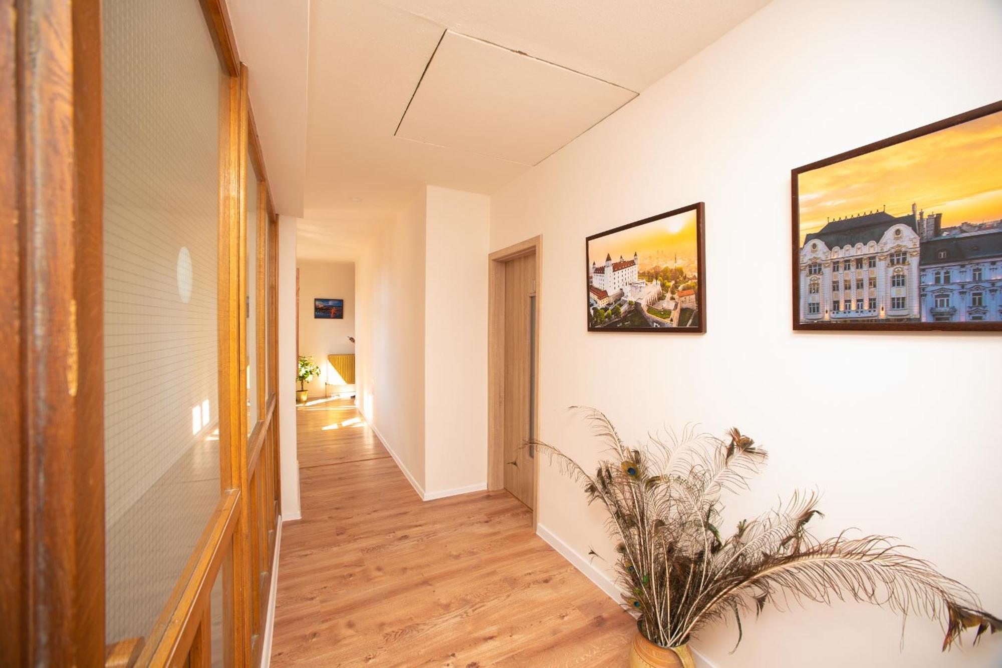 Blue Lotus Apartments Bratislava Exterior foto